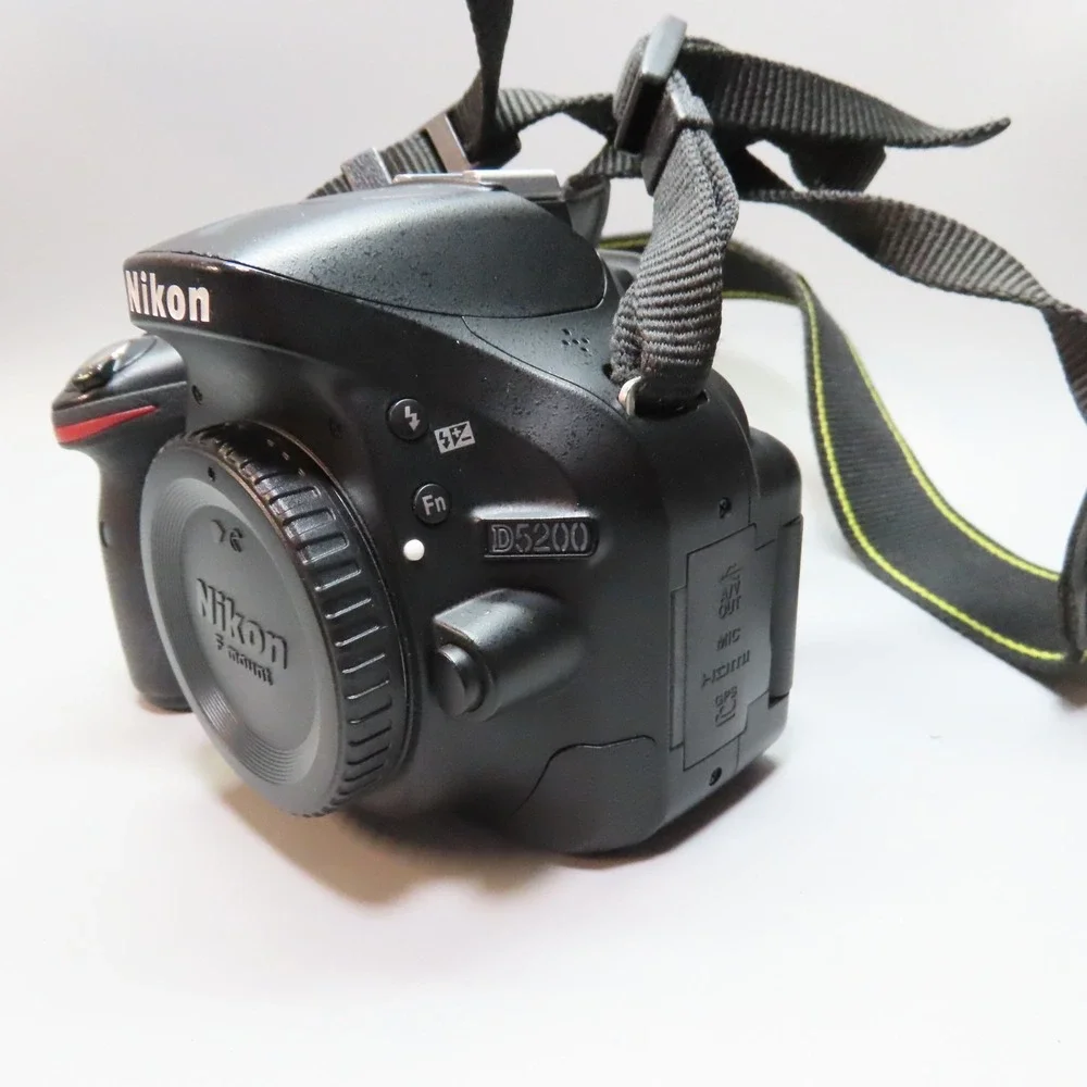 Nikon D5200 24.1MP DSLR Camera Body Only. Very Good‎ Condition